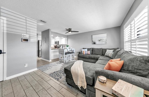 Avalon Beach Estates Condo | A7 | Walk to Pompano Joes + Pool + Beach Cart!