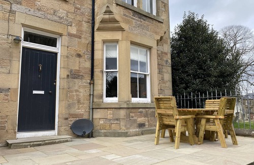 Jedburgh House | Abbey House, charming traditional historic house. Spectacular views of the Abbey