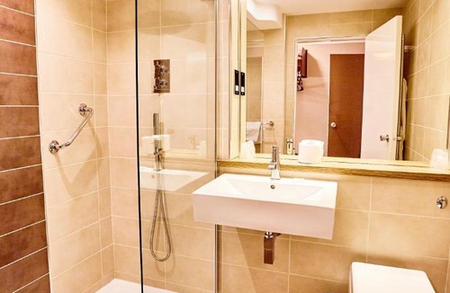 Dumbarton Hotel | Abbotsford Hotel