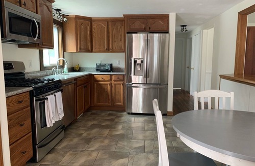 Chatham House | AC, Pool, Hot Tub, Fenced Yard, Beach vacation home