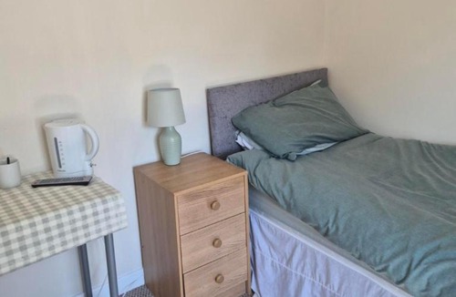Wrexham House | ACCOMADATION WREXHAM