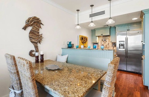 Gulf Place Condo | ☀️Across from Beach - Pool - 30A - Salty's Six Palms 4A☀️