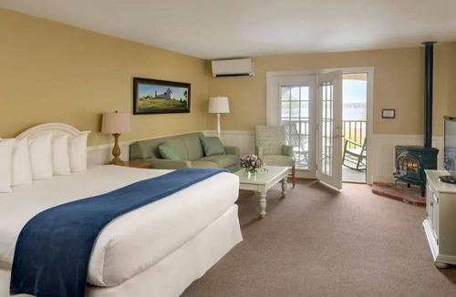 Boothbay Harbor Cabin | ADA Lodge | Partial Ocean View + Porch