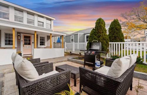 Salisbury Beach House | Addie Shack & Cammie Cabana Pet Friendly 10pp