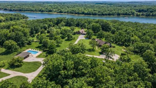Eckerty House | Adjoining Cabin #7B on Patoka Lake in Southern Indiana