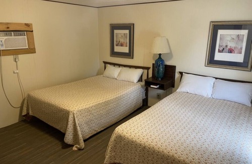 Lonergan Resort | Admiral’s Cove Resort - Family Suite 11
