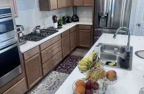 Aurora House | Adorable 1-bedroom house with AC in tranquil Aurora