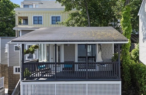 Nahant House | Adorable 1-bedroom house with Ocean Views on a Peninsula Northeast of Boston