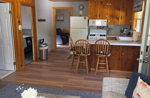 Higgins Lake Cabin | Adorable 2-bedroom cabin in Higgins Lake perfect for a getaway