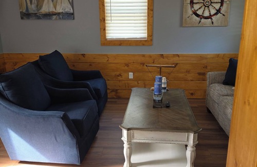 Higgins Lake Cabin | Adorable 2-bedroom cabin in Higgins Lake perfect for a getaway