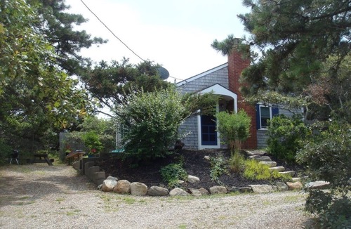South Wellfleet Cottage | Adorable 2-bedroom cottage in South Wellfleet perfect for getaway and BEACH!