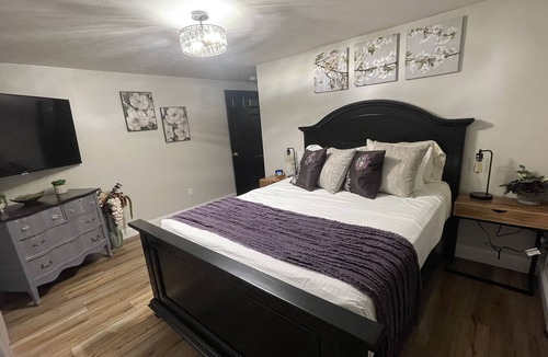 Arundel House | Adorable 2bed, 1ba 1300sqft guest home tucked away on 19 acres