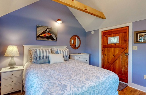 Isle of Springs Cottage | Adorable guest house with kitchenette, gas grill, free WiFi & great location