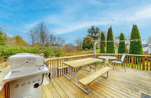 Wells House | Adorable nautical home close to town, W/D, & streaming, dog friendly