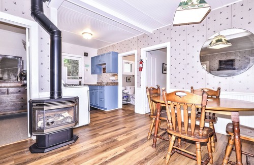 Lake Tomahawk Cabin | Adorable private home on the Minocqua Chain! Private dock and fireplace
