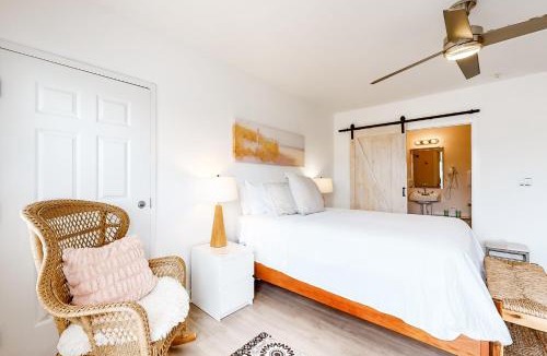Gulf Place Apartment | Adorable studio for two just steps from the beach - shared pool & tennis courts