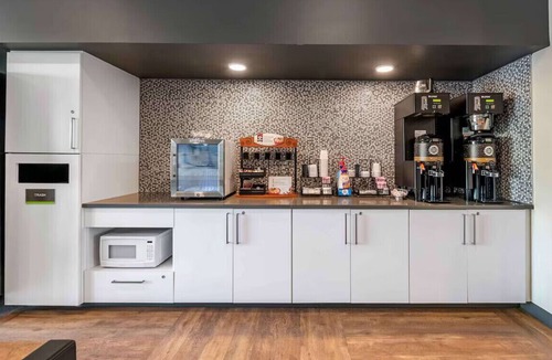 Southeast Colorado Springs Hotel | Adventure-Ready Double Queen Free Breakfast & Gym