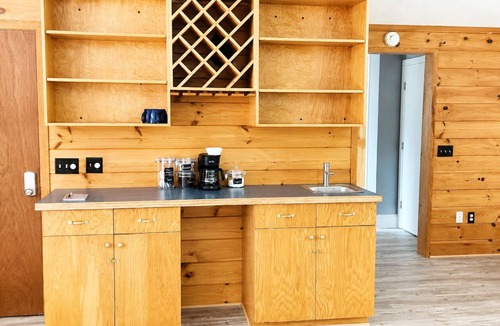 Lamoine Apartment | Affordable Bloomfield Apt - Walking Distance to Blunt's Pond!