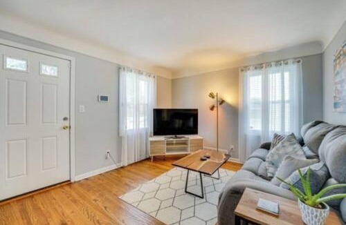 Southfield House | Affordable Family Friendly Home W/ Ping Pong Table