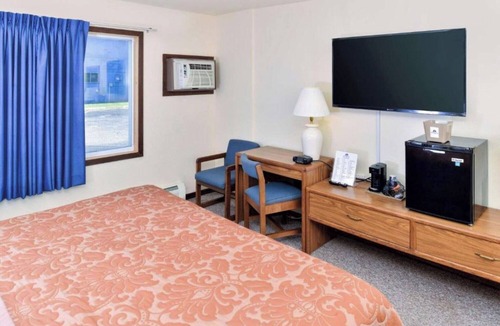 Staples Hotel | Affordable Room w/Private Bathroom & Complimentary Breakfast – Pet Friendly