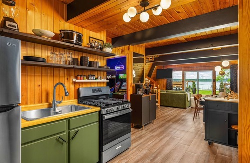Grand Rapids House | Aframe on Bass Lake~ Hot Tub, Firepit & Sauna