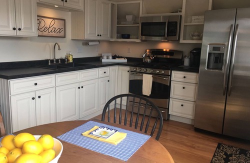 East Boothbay Apartment | AIR-CONDITIONED Ocean Point OCEANFRONT with Lawn & Beach