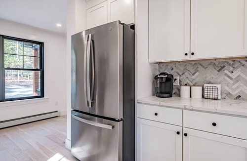 Bethel Ski Chalet | Air conditioning, hot tub, fire pit. Stylish comfort in the Maine Mountains