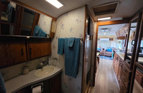 Lawton Other | Airstream w flush toilet city water hot tub