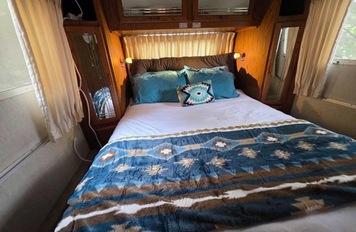 Lawton Other | Airstream w flush toilet city water hot tub