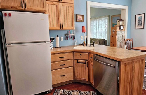 Alden House | Alden Cottage 3 night minimum and pet friendly!