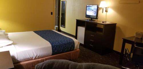 Park River Hotel | Alexander House Motel