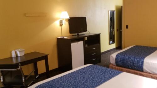 Park River Hotel | Alexander House Motel