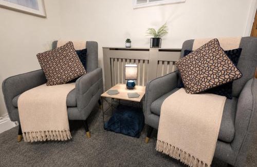 South Shields Apartment | Alice Street Retreat - 1BR Sleeps 4 Street Parking