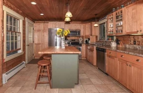 Harrison House | All-Season Lakefront Retreat Private Sandy Beach, Dock, Sleeps 12