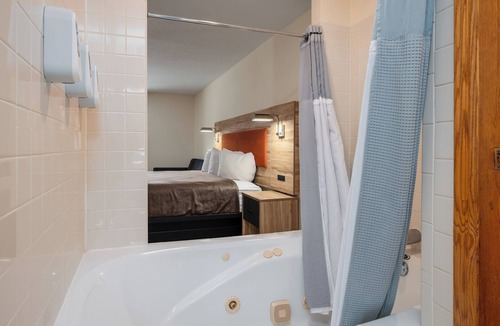 Kalkaska Hotel | All Seasons Resort