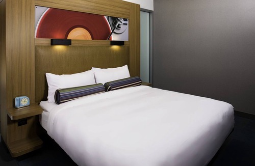 Downtown Cleveland Hotel | Aloft by Marriott Cleveland Downtown