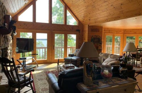 Lac du Flambeau House | Alpine Haus - Large Recreational and Fishing Lake