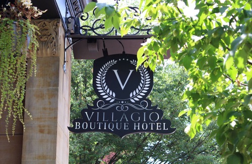 Manchester Hotel | Alps 2 bedroom suite -Villagio Boutique Hotel ★WALK to STADIUM ★FREE PARKING