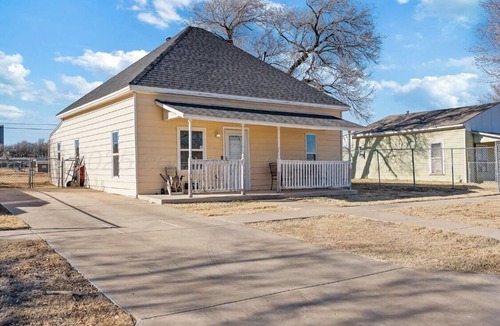 Amarillo House | ★Amarillo Downtown City Getaway ★2BR & 1BA