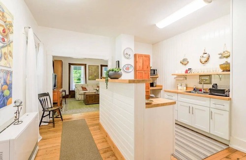 Friendship Apartment | Amazing 2-bdrm apartment in quintessential coastal Friendship, Maine - 1st floor