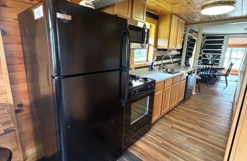 Long Lake House | Amazing 2-bedroom house in Alvin perfect for relaxing getaways