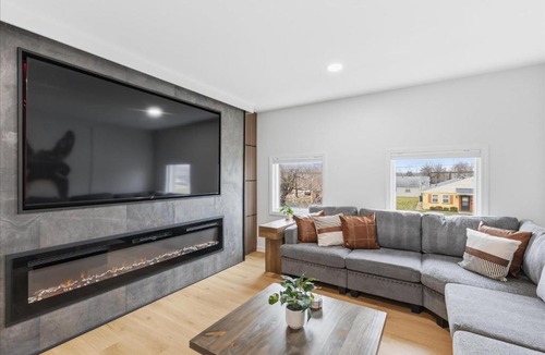 Downtown Indianapolis House | Amazing 5BR Retreat Near Downtown Indy