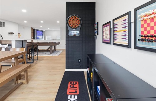 Downtown Indianapolis House | Amazing 5BR Retreat Near Downtown Indy