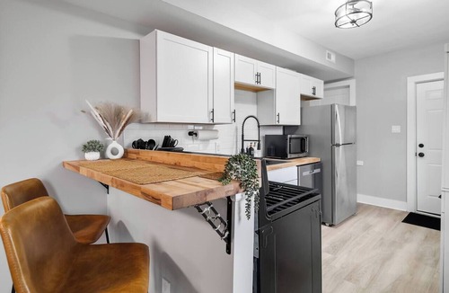 Detroit - Shoreway House | Amazing Boho Oasis Apartment in Ohio City