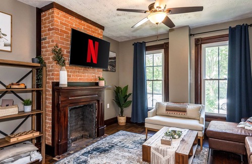 Dayton House | Amazing & Cozy Downtown 2 bedroom House