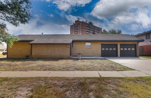 Wichita House | Amazing East Side 3BR 2BA Wifi SMRT TV