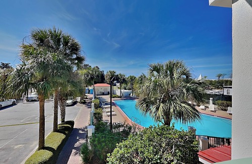 Rosemary Beach Condo | Amazing Getaway with Community Pool - Moments from the Beach!