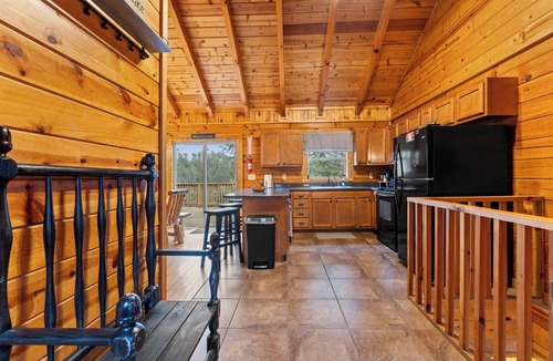 Zoe Cabin | Amazing Grace Cabin at Red River Gorge/Sleeps 12/Hot tub/Pool table
