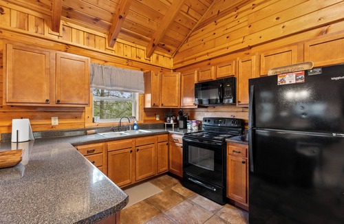 Zoe Cabin | Amazing Grace Cabin at Red River Gorge/Sleeps 12/Hot tub/Pool table
