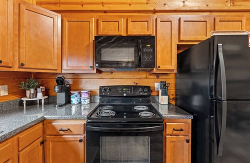 Zoe Cabin | Amazing Grace Cabin at Red River Gorge/Sleeps 12/Hot tub/Pool table